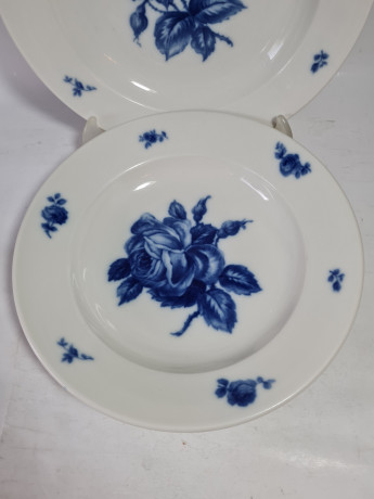 Тарелка винтажная Hutschenreuther Kochenberg Bavaria с цветочным декором, фарфор, 2 шт., 23 см, Германия, 1960-70гг.