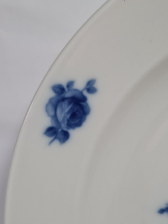 Тарелка винтажная Hutschenreuther Kochenberg Bavaria с цветочным декором, фарфор, 2 шт., 23 см, Германия, 1960-70гг.