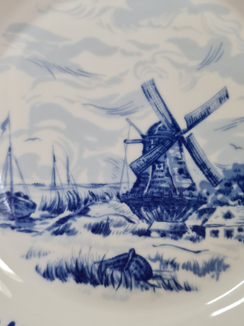 Тарелка десертная винтажная Freiberger Porzellan, Inglasur GDR "Мельница", фарфор, 18 см, Германия, 1960-70гг.