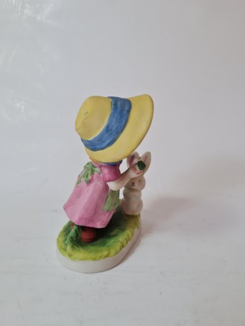 Goebel Статуэтка "Девочка в розовом платье с кроликом", 11см х 8см, Германия, 1960-70гг.