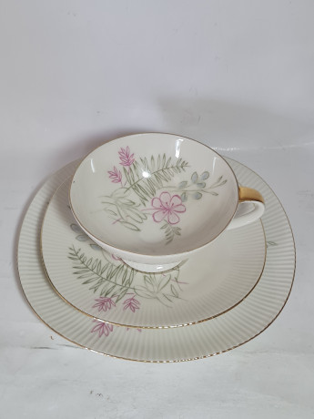 Чайное трио винтажное Jaeger&Co / PMR Bavaria с нежным цветочным декором, фарфор, Германия, 1970-80гг.