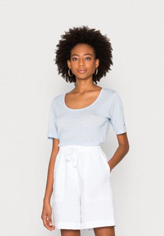 Tommy Hilfiger SCOOP Basic T-shirt breezy blue SCOOP Базовая футболка свежий синий