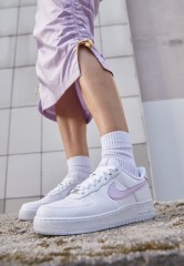 Nike Sportswear AIR FORCE 1 Sneaker low white/doll white/metallic silver AIR FORCE 1 Низкие кроссовки женские белый/кукольный белый/серебристый металлик