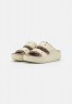 Crocs CLASSIC COZZZY Hausschuh bone/mushroom CLASSIC COZZY Тапочки кость/гриб