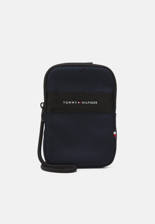 Tommy Hilfiger HORIZON PHONE POUCH UNISEX Phone case space blue ЧЕХОЛ ДЛЯ ТЕЛЕФОНА HORIZON UNISEX Чехол для телефона космический синий