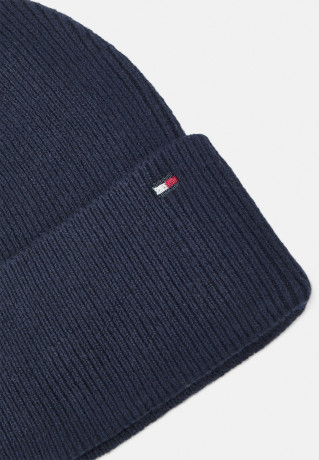 Tommy Hilfiger ESSENTIAL FLAG BEANIE Beanie space blue ESSENTIAL FLAG BEANIE Шапочка космический синий
