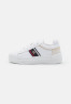 Tommy Hilfiger CORP WEBBING COURT  Trainers white CORP WEBBING COURT Кроссовки белый