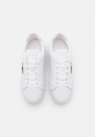 Tommy Hilfiger CORP WEBBING COURT  Trainers white CORP WEBBING COURT Кроссовки белый