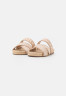 Tommy Hilfiger FLAT  Mules sandrift ПЛОСКИЕ Мюли песчаный нанос