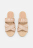 Tommy Hilfiger FLAT  Mules sandrift ПЛОСКИЕ Мюли песчаный нанос