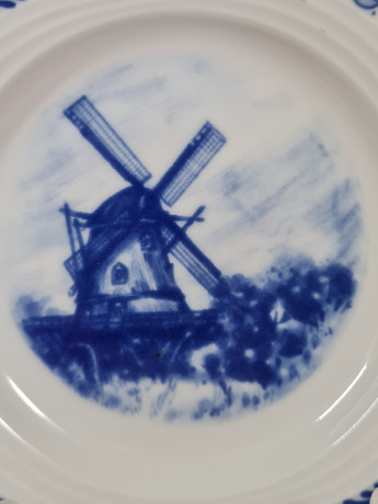 Тарелка десертная винтажная Freiberger Porzellan, Inglasur GDR "Мельница", фарфор, 11.5 см, Германия, 1960-70гг.