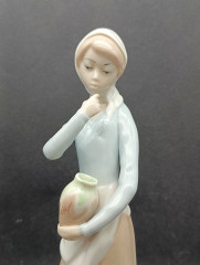 Статуэтка винтажная Casades "Девушка с собакой", в пастельных тонах, фарфор, 26 х 9 см, Испания, 1970-80гг. 