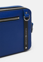 Tommy Hilfiger TH BUSINESS LEATHER CAMERA BAG Across body bag ultra blue TH BUSINESS LEATHER CAMERA BAG Сумка через плечо ультра синий
