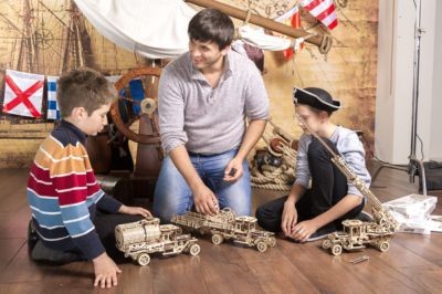 UGEARS Modellbausatz: Truck (Lastwagen) Комплект модели: Грузовик