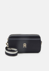 Tommy Hilfiger ICONIC CAMERA BAG Across body bag space blue ICONIC CAMERA BAG Сумка через плечо космический синий
