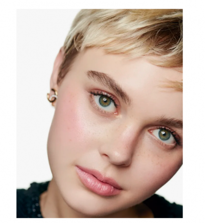 CHANEL Baume Essentiel CUTE, Универсальный бальзам-хайлайтер в стике для нежного сияния, 8г, Коллекция 2026 года «Руж Нуар» ограниченный выпуск