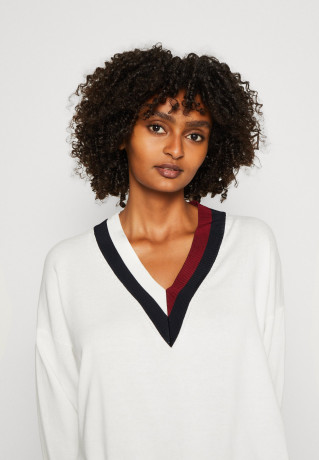 Tommy Hilfiger SWEATER Jumper ecru СВИТЕРА джемперы экрю