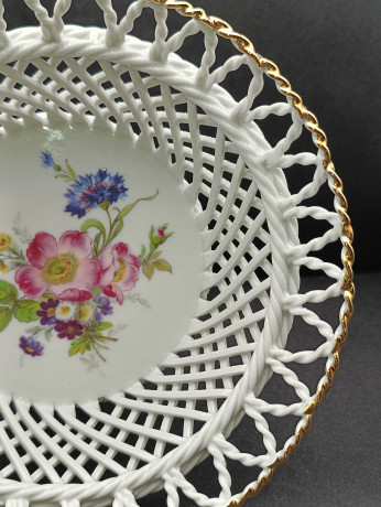 Фруктовница винтажная Princess на ножке в форме плетеной корзины, ручная работа, керамика, средняя, 18.5 х 13.5 см, Германия, 1970-80гг.