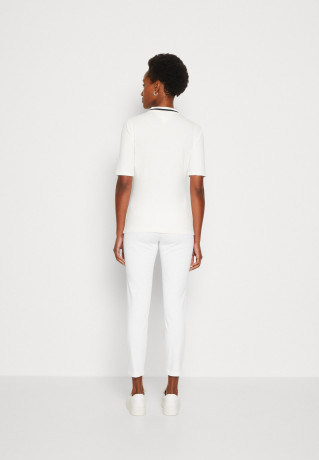 Tommy Hilfiger SLIM COLLAR ZIP Polo shirt ecru SLIM COLLAR ZIP Рубашка поло экрю