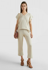 Tommy Hilfiger CROPPED STRAIGHT LEG Trousers light sandalwood УКОРОЧЕННЫЕ ПРЯМЫЕ БРЮКИ Брюки светлое сандаловое дерево