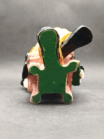 Статуэтка винтажная Gilde "Клон в черном костюме на стуле", фарфор, 17 см, Германия, 1970-80гг.