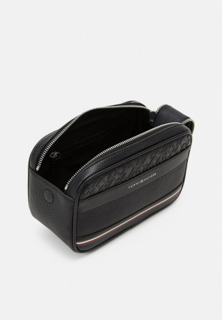 Tommy Hilfiger CENTRAL WASHBAG UNISEX Wash bag black UNISEX CENTRAL WASHBAG Мешок для стирки черный
