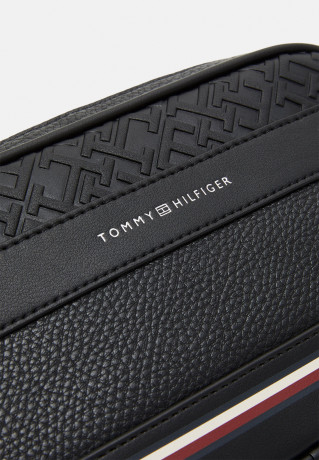 Tommy Hilfiger CENTRAL WASHBAG UNISEX Wash bag black UNISEX CENTRAL WASHBAG Мешок для стирки черный