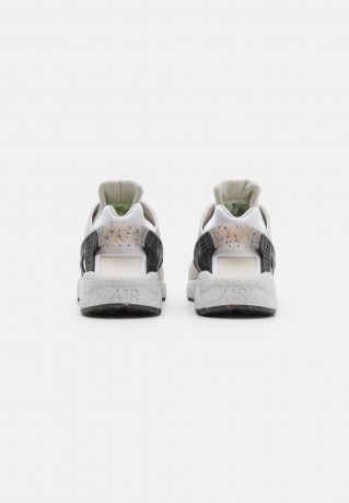 Nike Sportswear AIR HUARACHE CRATER PRM UNISEX Sneaker low light bone/white/black/volt AIR HUARACHE CRATER PRM UNISEX Низкие кроссовки женские светлая кость/белый/черный/вольт