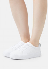 Tommy Hilfiger EMBOSSED VULC Trainers white EMBOSSED VULC Кроссовки белый