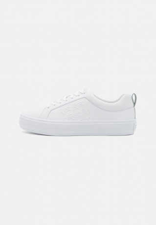 Tommy Hilfiger EMBOSSED VULC Trainers white EMBOSSED VULC Кроссовки белый