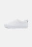 Tommy Hilfiger EMBOSSED VULC Trainers white EMBOSSED VULC Кроссовки белый