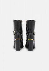 Tommy Hilfiger BELT HIGH HEEL BOOTIE Classic ankle boots black BELT HIGH HEEL BOOTIE Классические ботильоны черный