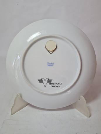 Тарелка декоративная винтажная Goebel, белый фарфор с изображением Рыночной площади г. Дурла, 22 x 2 см, Германия, 1960-70гг.