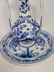 Набор винтажный Delft: ваза в форме амфоры и тарелка, фарфор, 22,5 x 10 см, 18,5 x 2 см, Нидерланды, 1960-70гг.