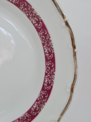 Тарелка винтажная MZ, Karlsbader Porzellan с бордовым узором и золотистым ободком, фарфор, 2 шт., 19 см, Германия, 1960-70гг.
