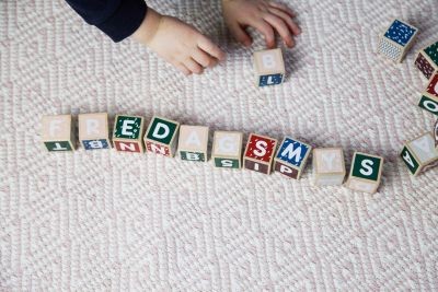 Micki Senses Holzwurfel-Buchstabenbausteine Деревянные кубики для букв Senses