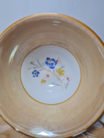 Hellbraune Porzellan Чайное трио "Полевые цветы" с желтым ободком и фактурным краем, Германия, 1960-70гг.