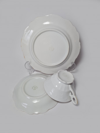 Hellbraune Porzellan Чайное трио "Полевые цветы" с желтым ободком и фактурным краем, Германия, 1960-70гг.