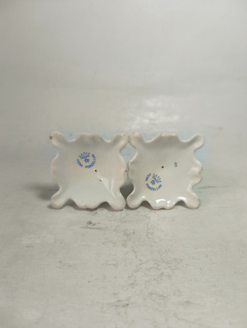 Подсвечники винтажные Fena Porzellan на 1 свечу с объемным декором  в виде роз, фарфор, 2 шт., 6 см, Германия, 1960-70гг.