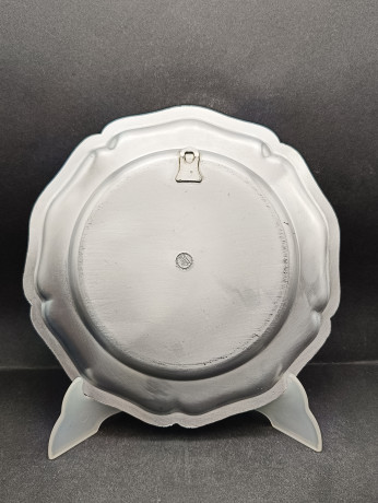 Тарелка декоративная винтажная Koziol "Герб города Карлсдорф-Нойтард" / Серия "Геральдика", яркий декор, олово (95%), 23 см, Германия, 1970-80гг.