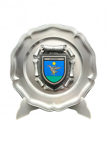 Тарелка декоративная винтажная Koziol "Герб города Карлсдорф-Нойтард" / Серия "Геральдика", яркий декор, олово (95%), 23 см, Германия, 1970-80гг.