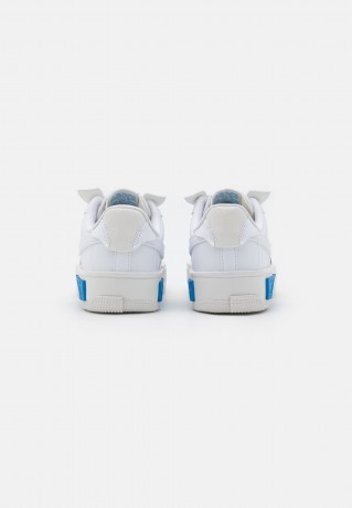 Nike Sportswear W AIR FORCE 1 FONTANKA Sneaker low white/universal blue/summit white W AIR FORCE 1 FONTANKA кроссовки женские низкие белый/универсальный синий/вершинно-белый