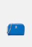 Tommy Hilfiger FEMININE CROSSOVER Across body bag iconic blue FEMININE CROSSOVER Сумка через плечо знаковый синий