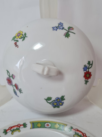 Масленка винтажная Porcelaine Fine DE Boheme, Epiag D.F., белый фарфор с разноцветным цветочным декором, 17,5 x 10 см, Чехословакия, 1960-70гг.