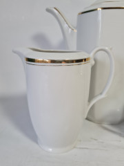 Набор посуды для чая винтажный Mitterteich Bavaria, белый фарфор с золотой каймой: чайник 22 x 23 см, молочник 12,5 x 13 см, сахарница 14,5 x 13 см, Германия, 1960-70гг.