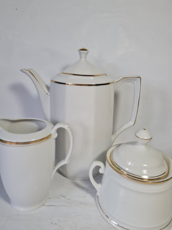 Набор посуды для чая винтажный Mitterteich Bavaria, белый фарфор с золотой каймой: чайник 22 x 23 см, молочник 12,5 x 13 см, сахарница 14,5 x 13 см, Германия, 1960-70гг.