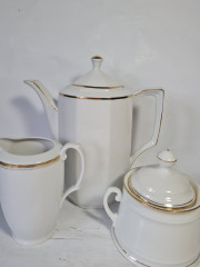 Набор посуды для чая винтажный Mitterteich Bavaria, белый фарфор с золотой каймой: чайник 22 x 23 см, молочник 12,5 x 13 см, сахарница 14,5 x 13 см, Германия, 1960-70гг.