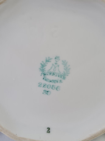 Набор посуды для чая винтажный Mitterteich Bavaria, белый фарфор с золотой каймой: чайник 22 x 23 см, молочник 12,5 x 13 см, сахарница 14,5 x 13 см, Германия, 1960-70гг.