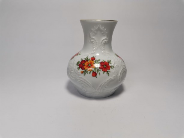 Royal Porzellan Bavaria KPM Germany Handarbeit, Королевский фарфор Бавария КПМ Фарфоровая вазочка с цветами на рельефном фоне 12см, 1974г