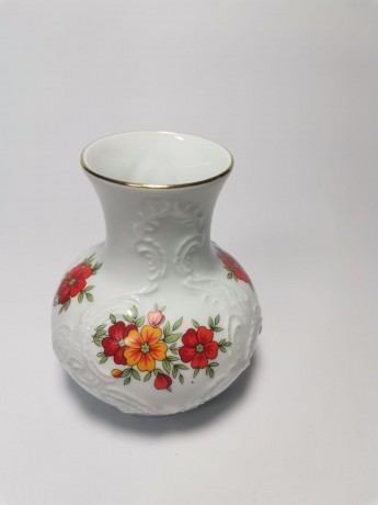Royal Porzellan Bavaria KPM Germany Handarbeit, Королевский фарфор Бавария КПМ Фарфоровая вазочка с цветами на рельефном фоне 12см, 1974г